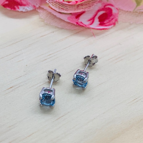🌟 Sterling Silver 925 Blue Topaz Stud Earrings - Picture 3 of 5